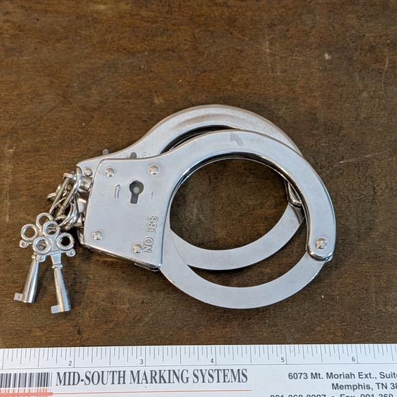 ❄️Metal Handcuffs With Keys - Picture 5 of 5